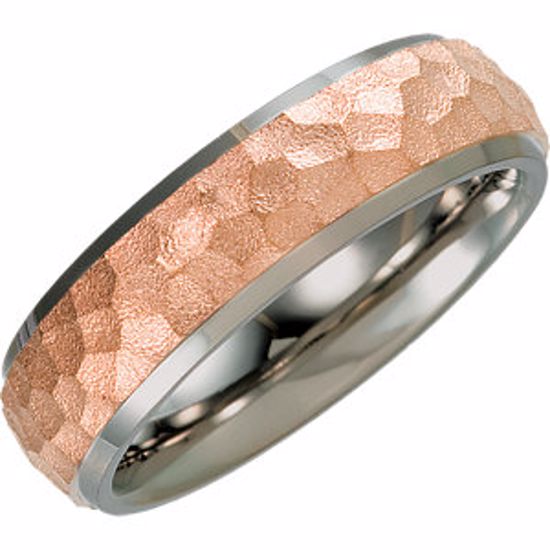 T952:070:P Titanium & Rose Immerse Plated 7mm Hammered Finish Beveled Edge Band Size 7