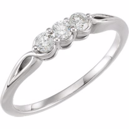 122227:612:P Platinum 1/4 CTW Diamond 3-Stone Ring