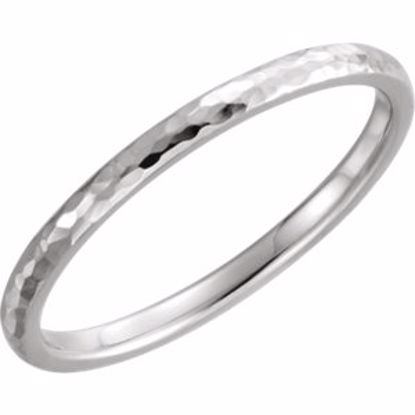 51528:110:P 14kt White 2mm Comfort Fit Hammer Finish Band Size 10